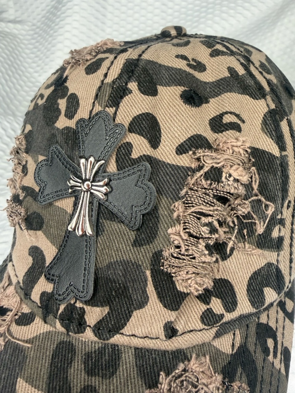 MEN'S CHROME HEARTS CAMO DISTRESSED BASEBALL CAP HAT M/L LIKE NEW - Picture 2 of 4